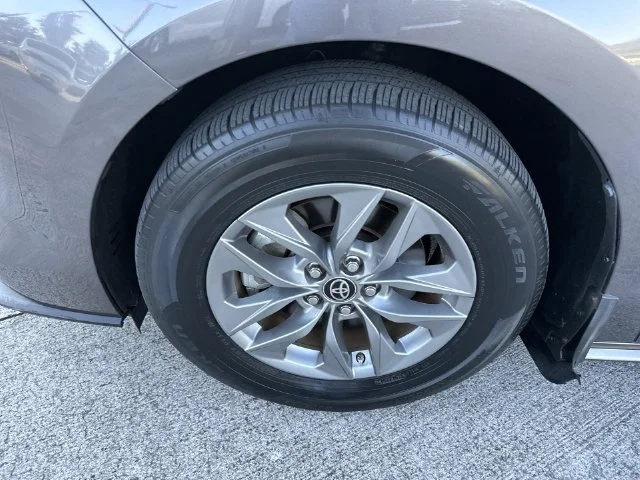 2021 Toyota Sienna XLE - Photo 10