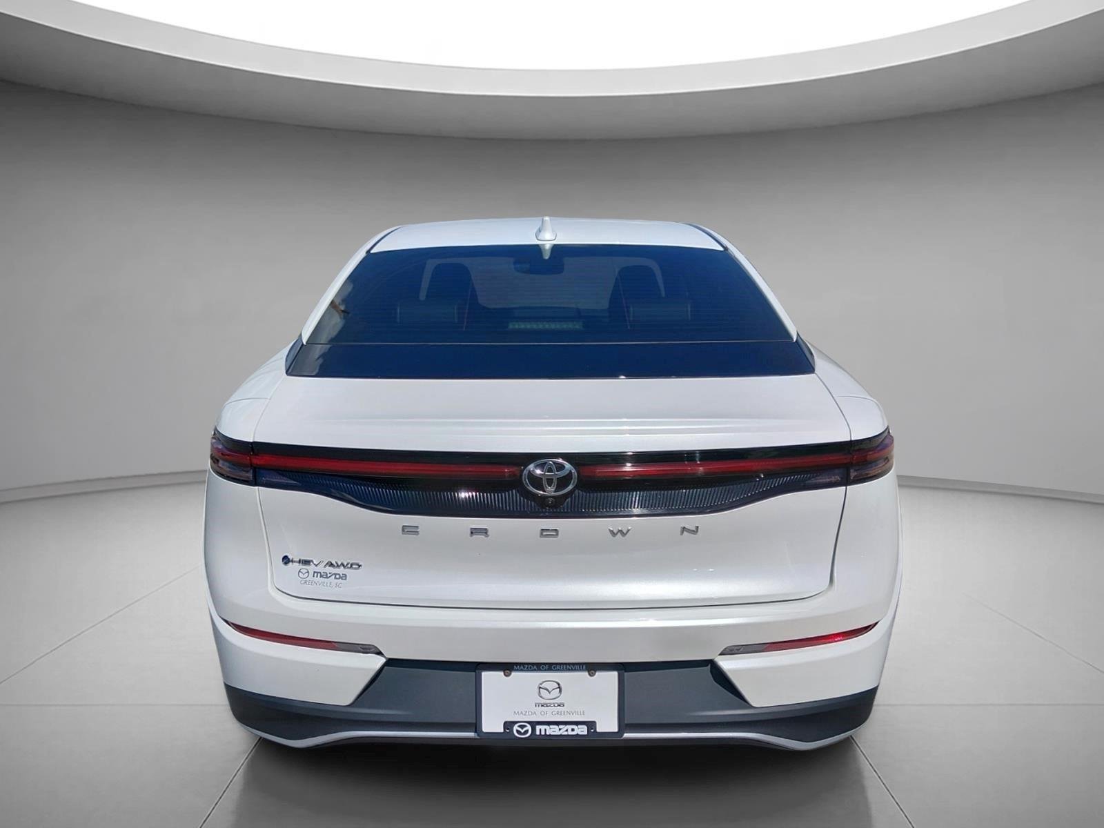 Used 2026 Oxygen White Toyota XLE image 4