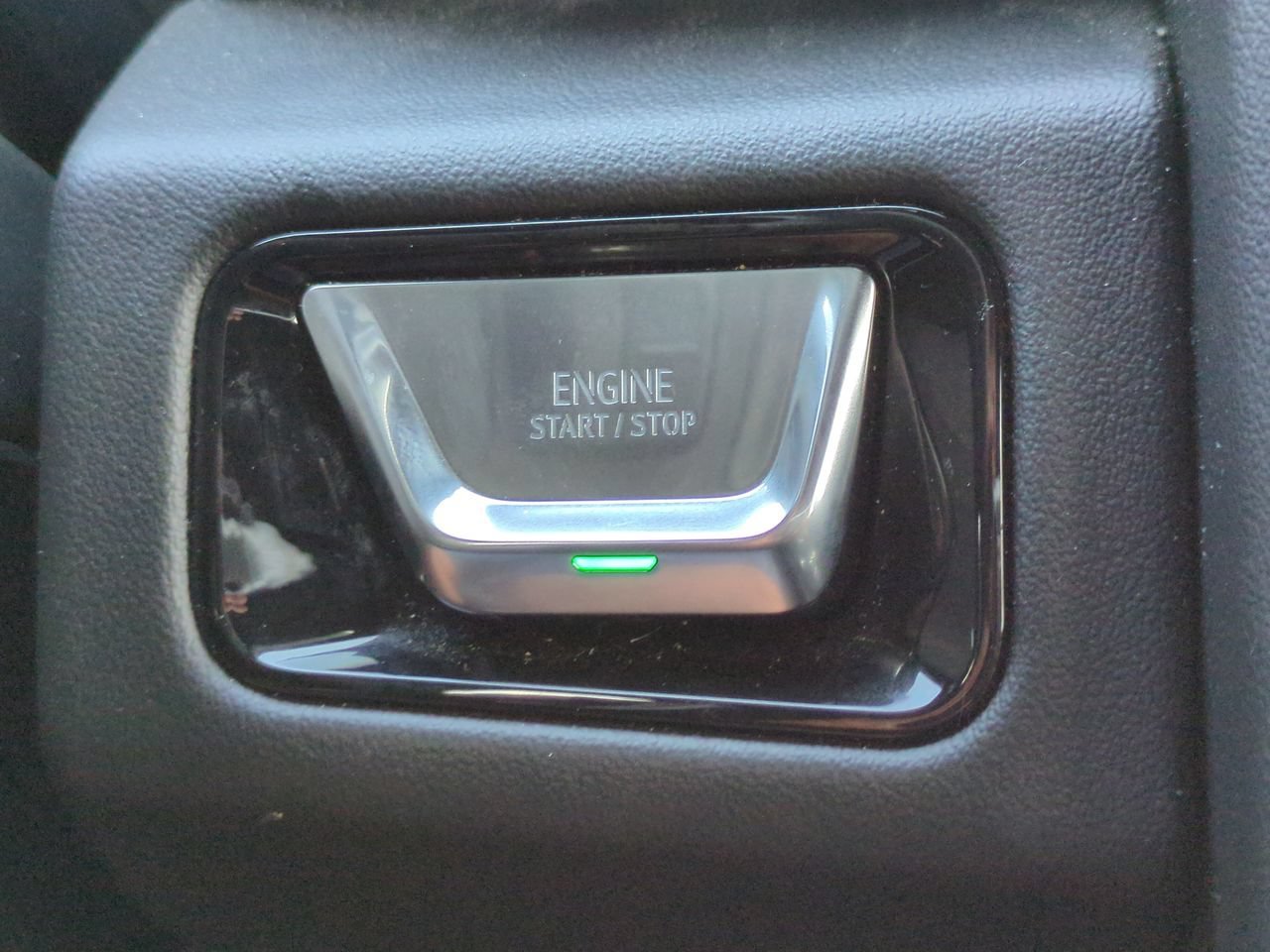 Used 2025 Sterling Metallic GMC Elevation image 29