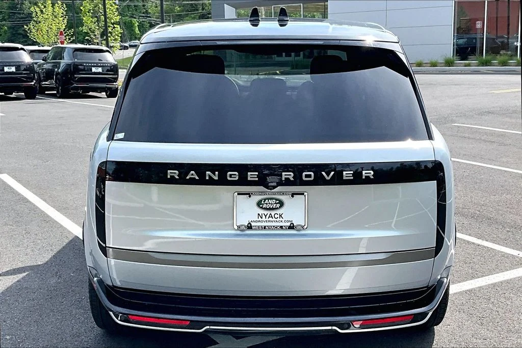 Certified Used 2023 Gray Land Rover SE image 4