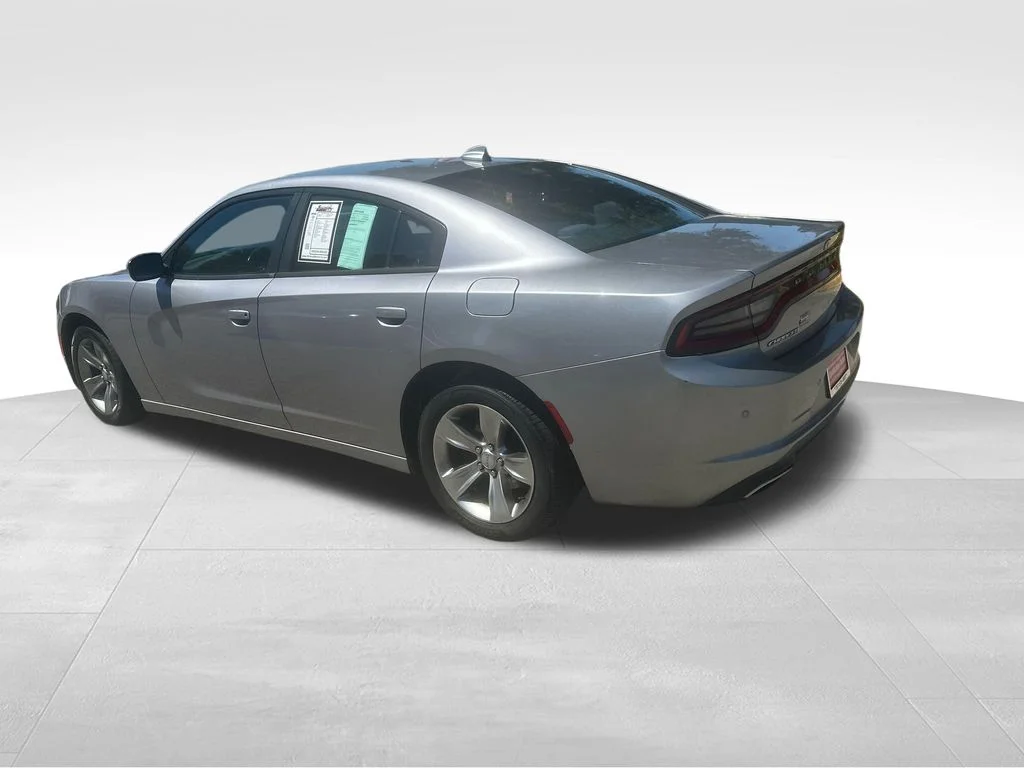 Used 2018 Silver Dodge V6 image 21
