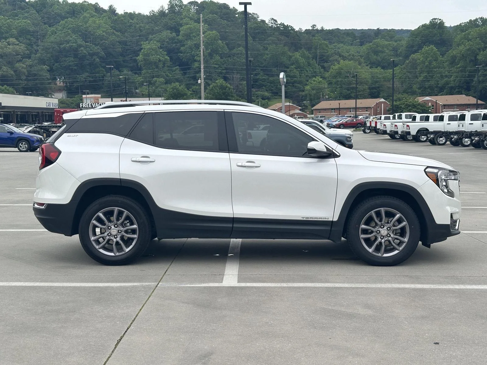Used 2023 White Frost Tricoat GMC SLT image 8