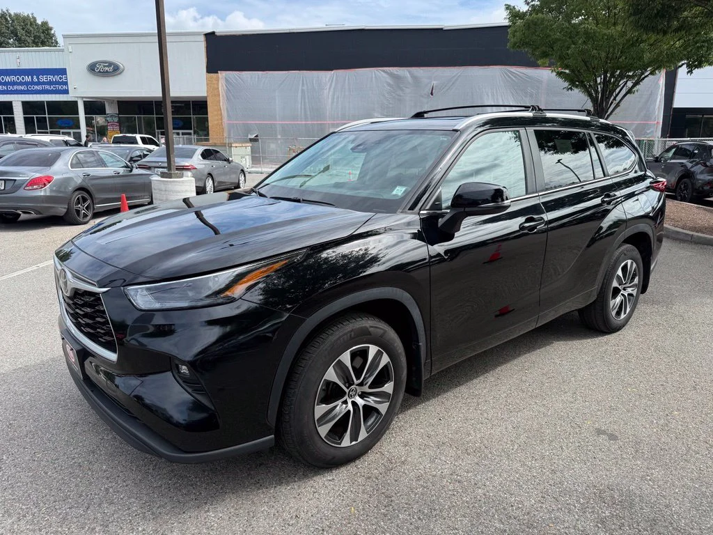 Used 2023 Black Toyota XLE image 4