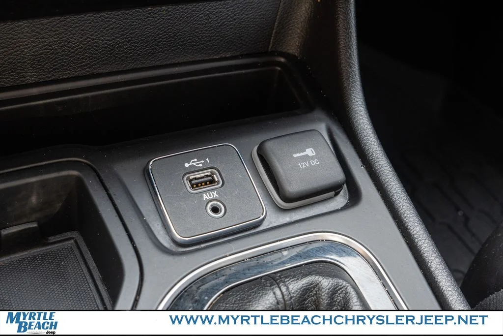 Used 2020 Bright White Clearcoat Jeep Latitude Plus image 23