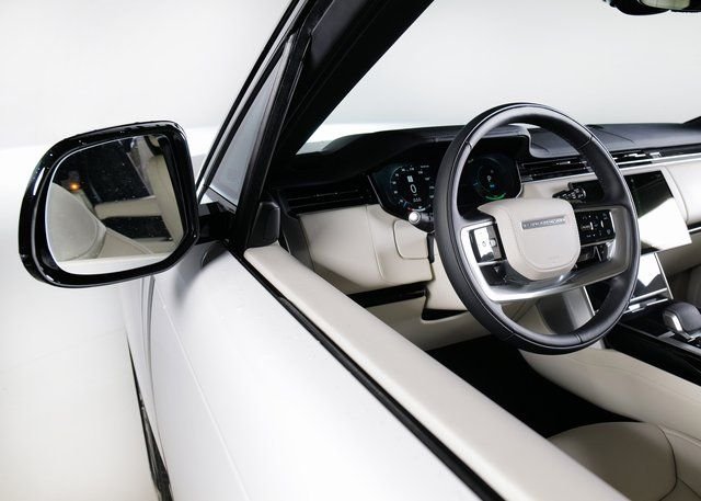 New 2026 Fuji White Land Rover SE image 17