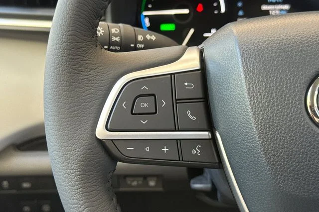 New 2026 Wind Chill Pearl <sup>1</sup> Toyota  XLE image 27