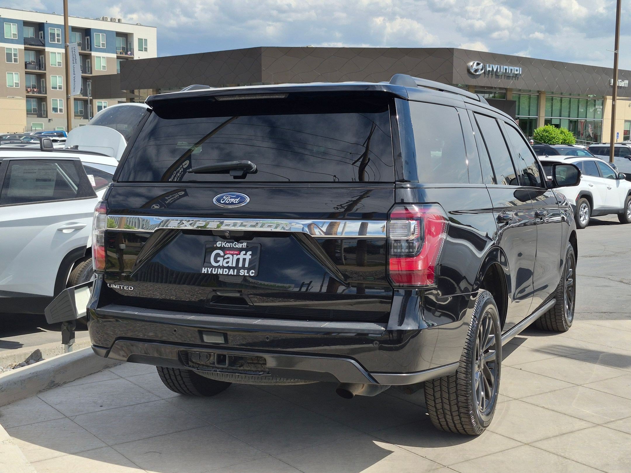 Used 2019 White Ford Limited image 3