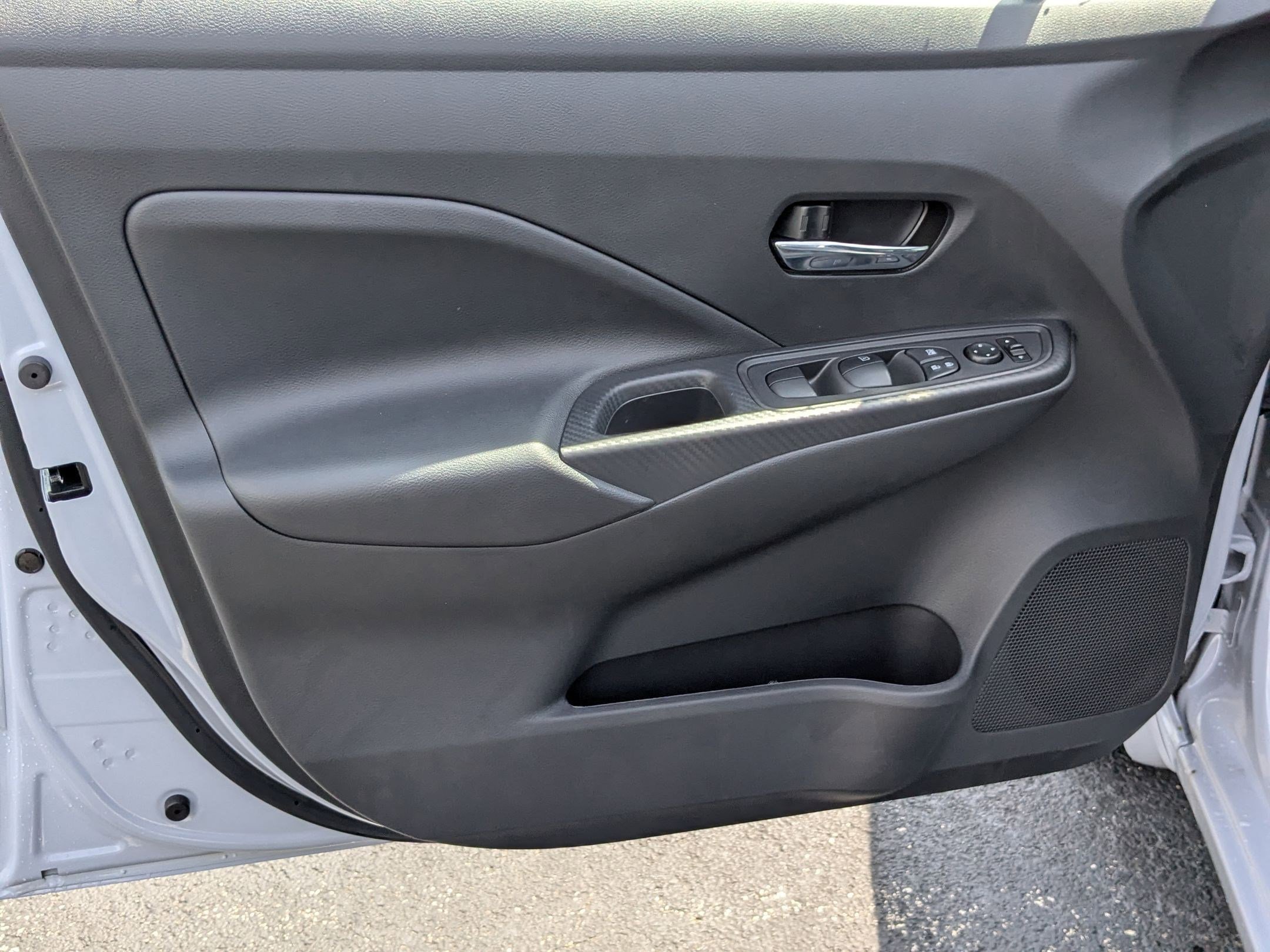 2025 Nissan Versa Sedan SV - Photo 12