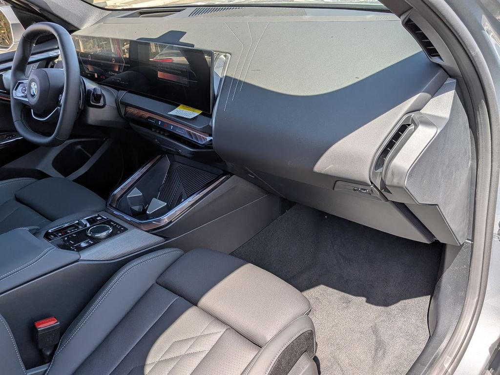 New 2026 Skyscraper Grey Metallic BMW 30 xDrive image 9