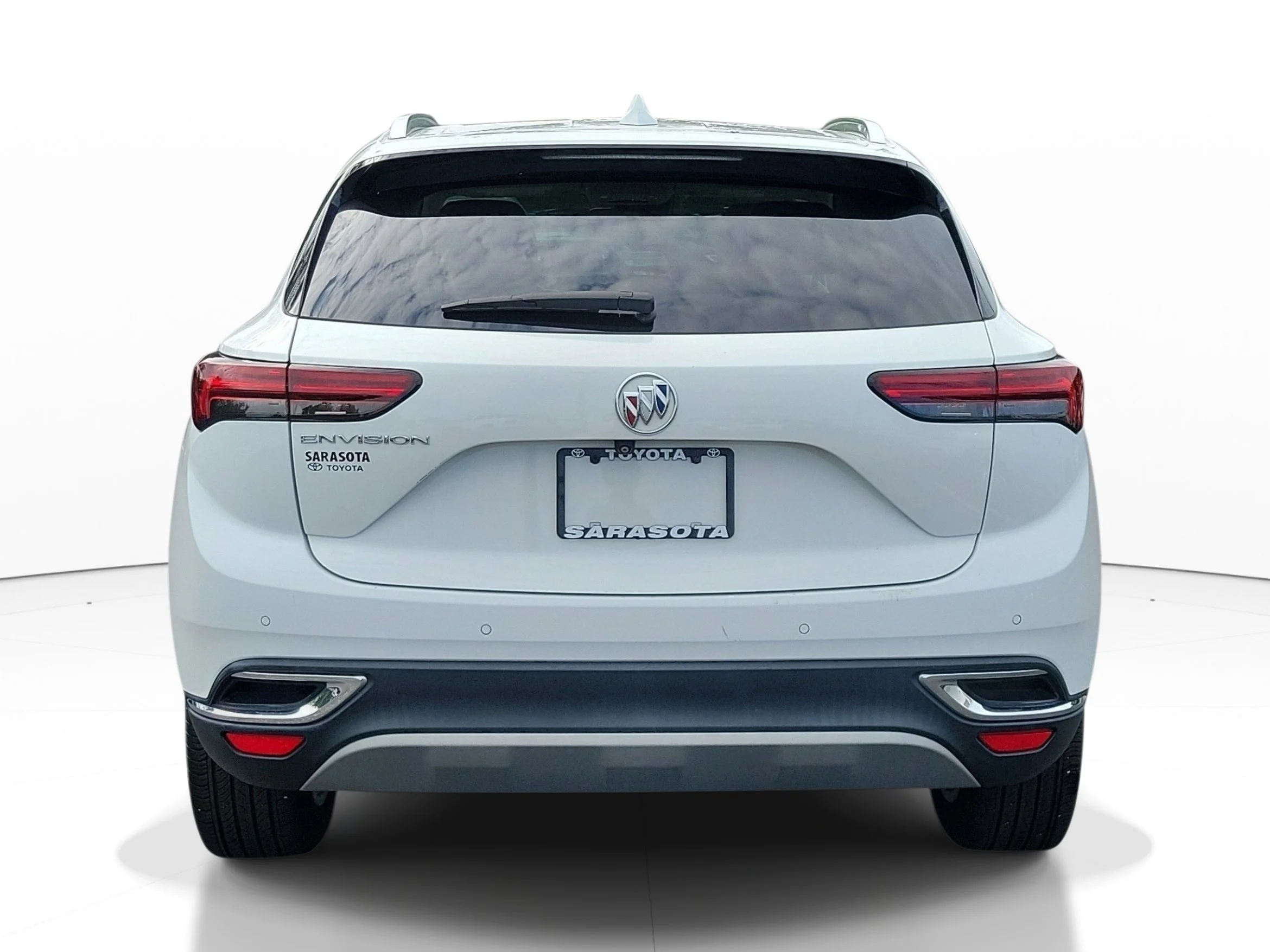Used 2022 Summit White Buick Preferred image 5