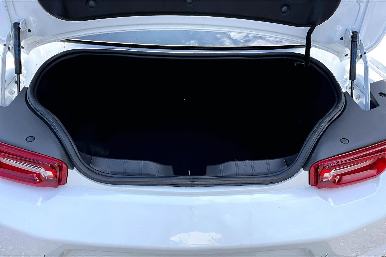 Used 2024 Summit White Chevrolet 3LT image 30