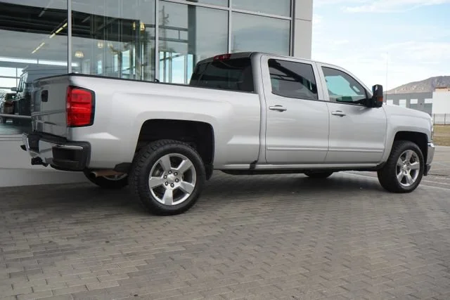 Used 2018 SILVER ICE METALLIC Chevrolet LT image 9