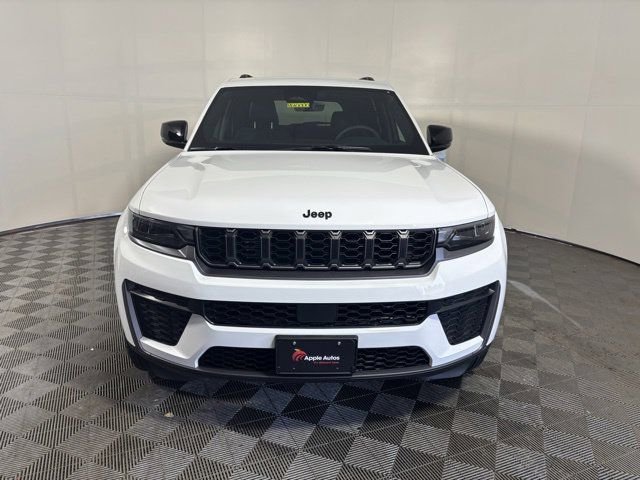 New 2026 White Jeep Altitude image 2