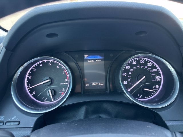 Used 2018 Silver Toyota SE image 11