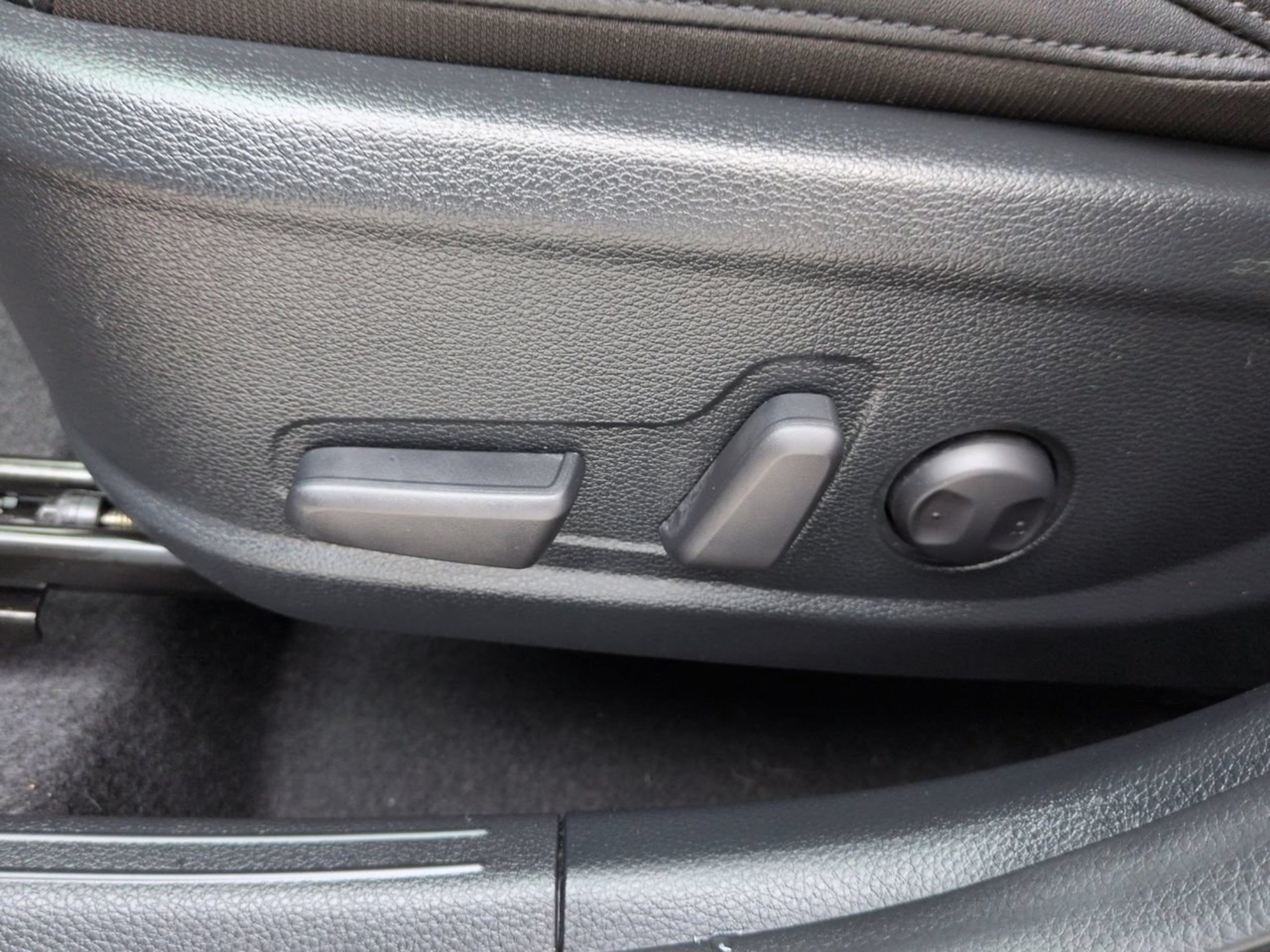 Certified Used 2025 Gravity Gray Kia EX image 23
