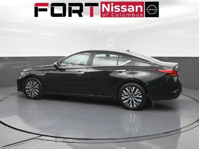 Used 2025 Black Nissan 2.5 SV image 4