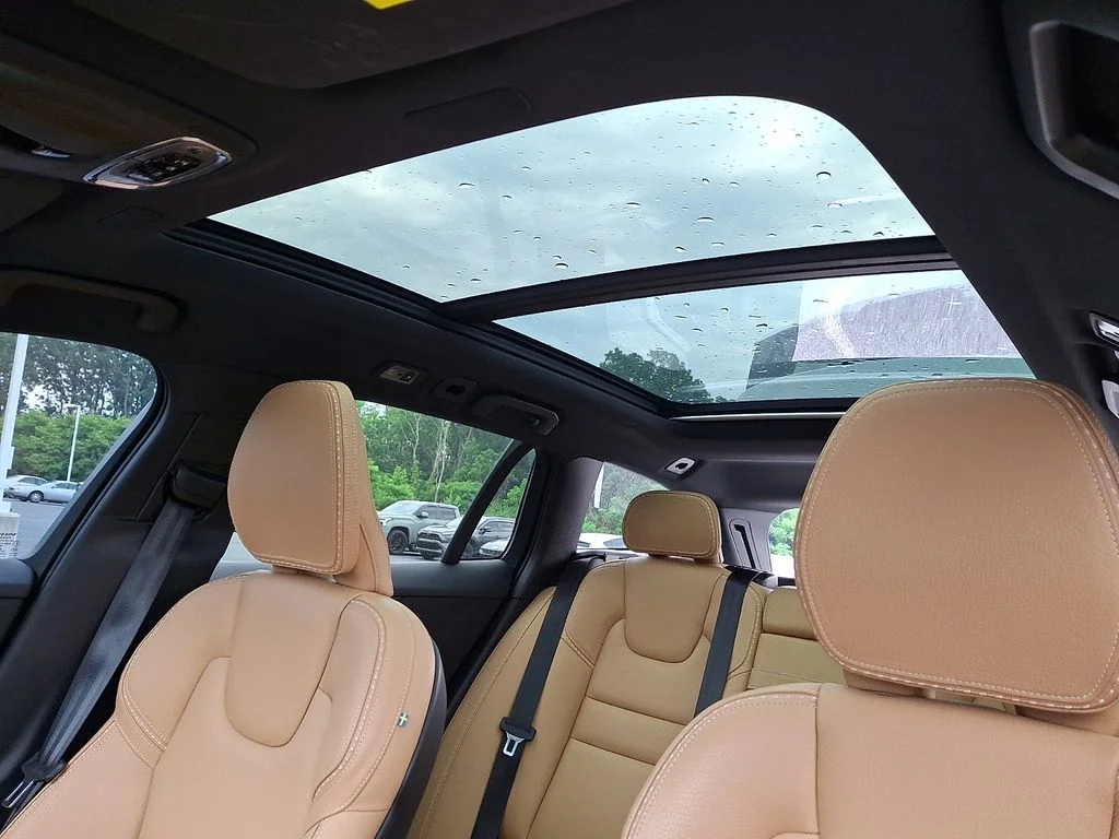 Used 2020 White Volvo T5 image 15