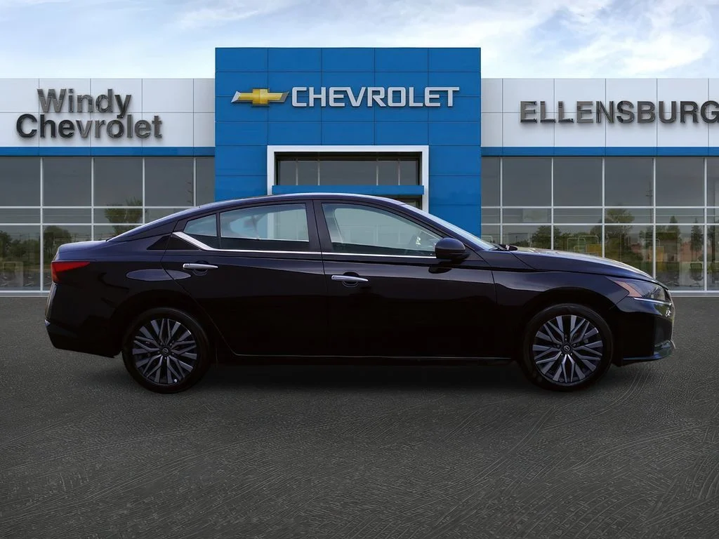 2025 Nissan Altima SV - Photo 8