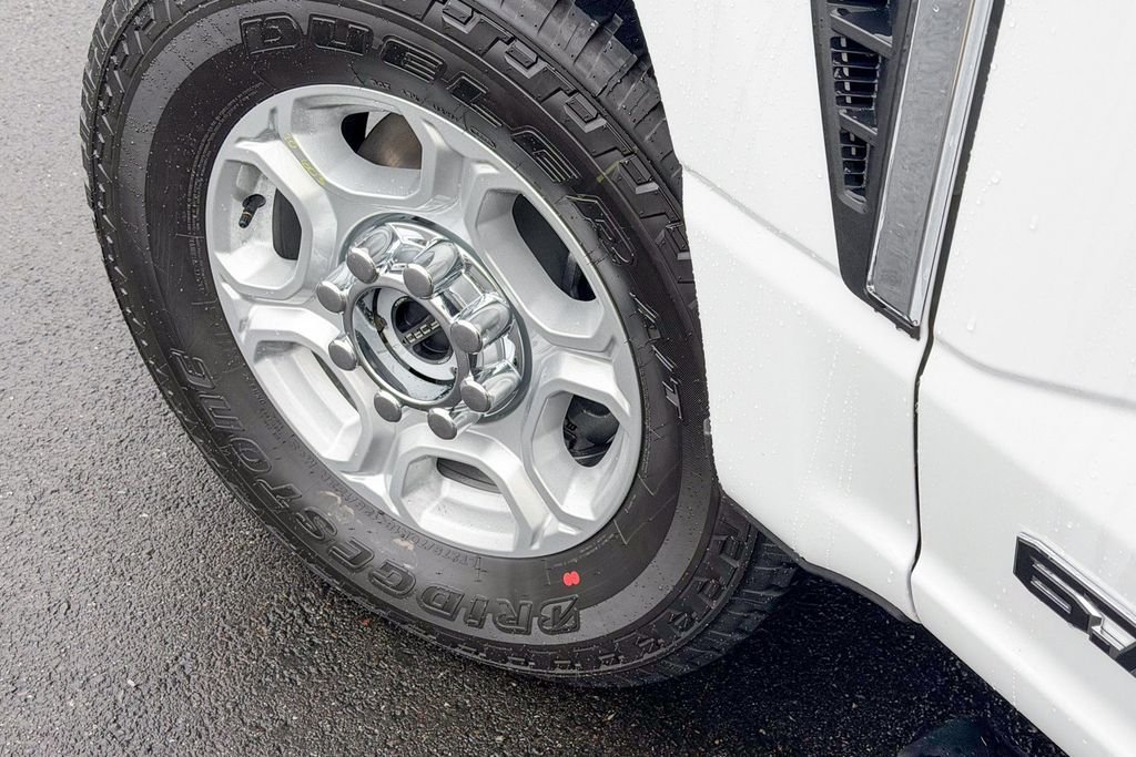 New 2026 Oxford White Ford F-250® XLT image 15