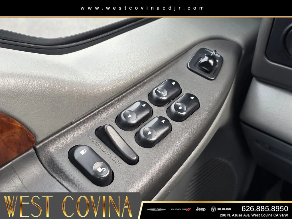 Used 2004  Ford Lariat image 38
