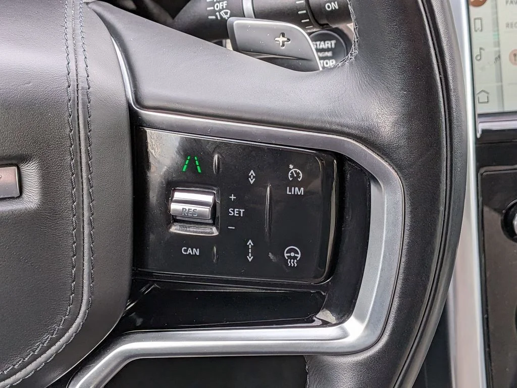 Used 2023  Land Rover SE R-Dynamic image 17