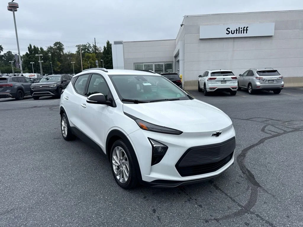 Used 2022 Summit White Chevrolet LT image 4
