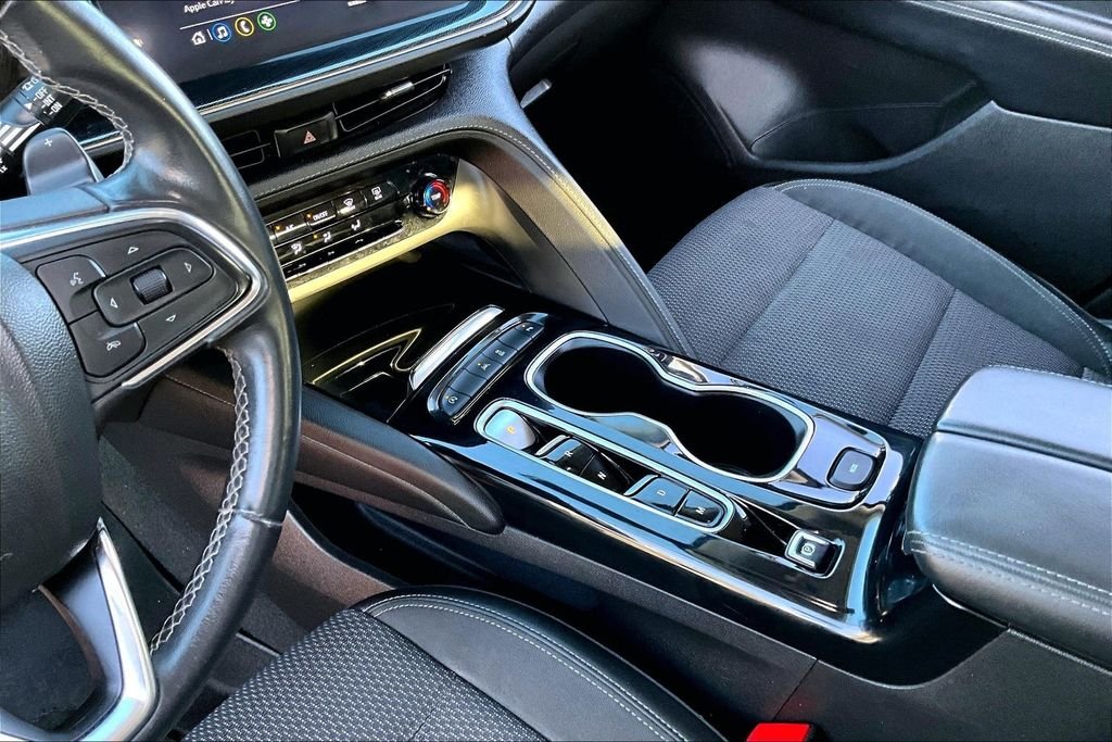 Used 2022 Red Buick Preferred image 14