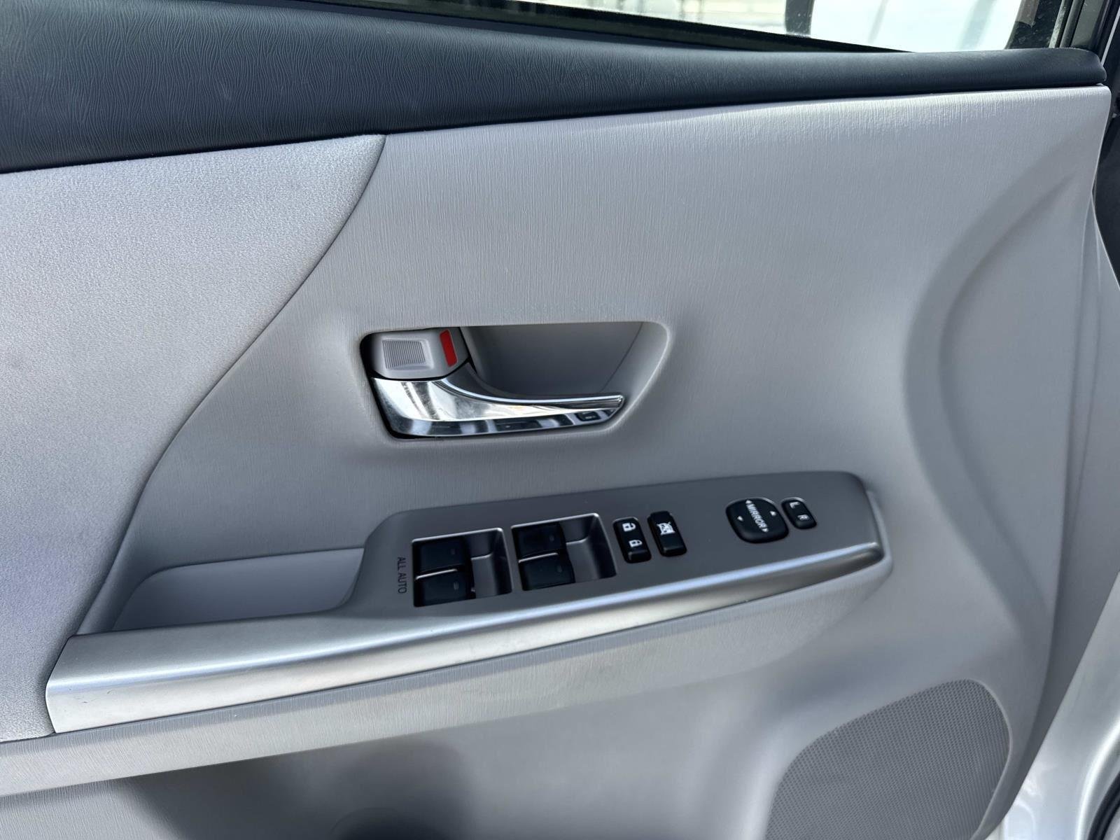 Used 2015 Classic Silver Metallic Toyota Three image 18