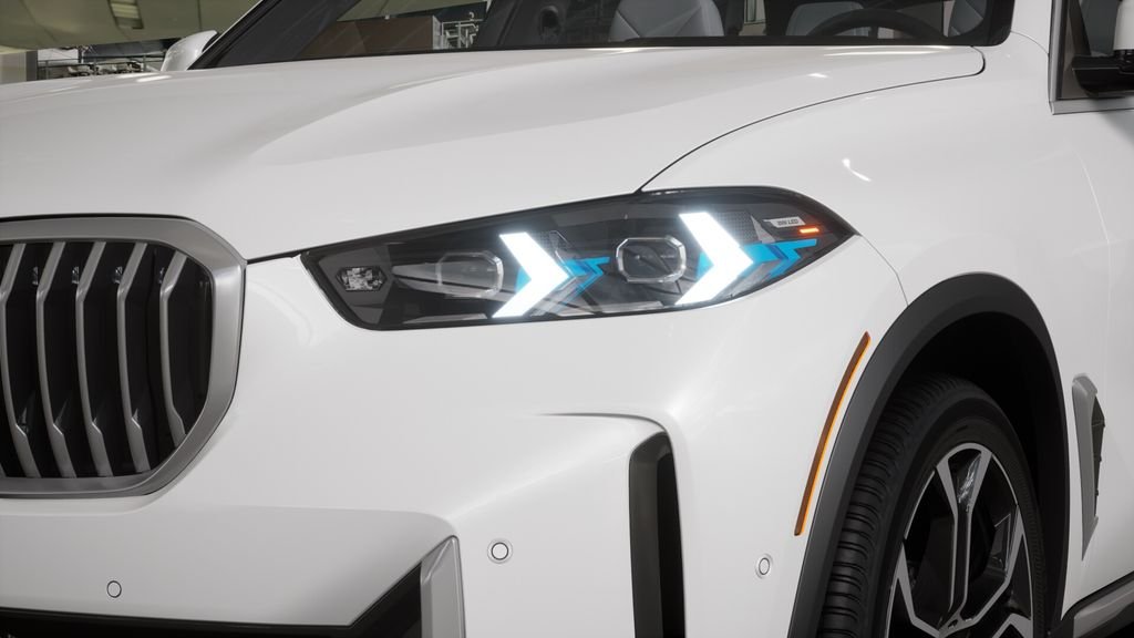 Used 2026 Mineral White Metallic BMW xDrive40i image 31