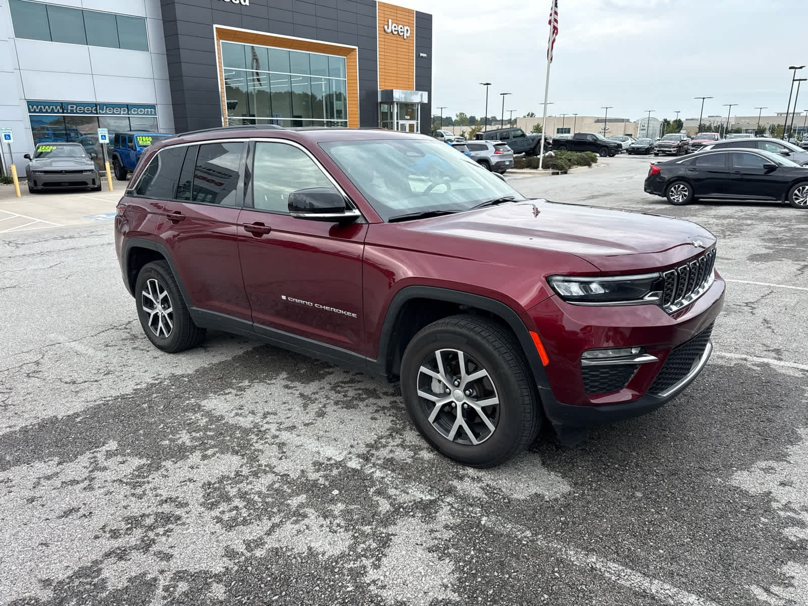 Used 2024 Velvet Red Pearlcoat Jeep Limited image 3
