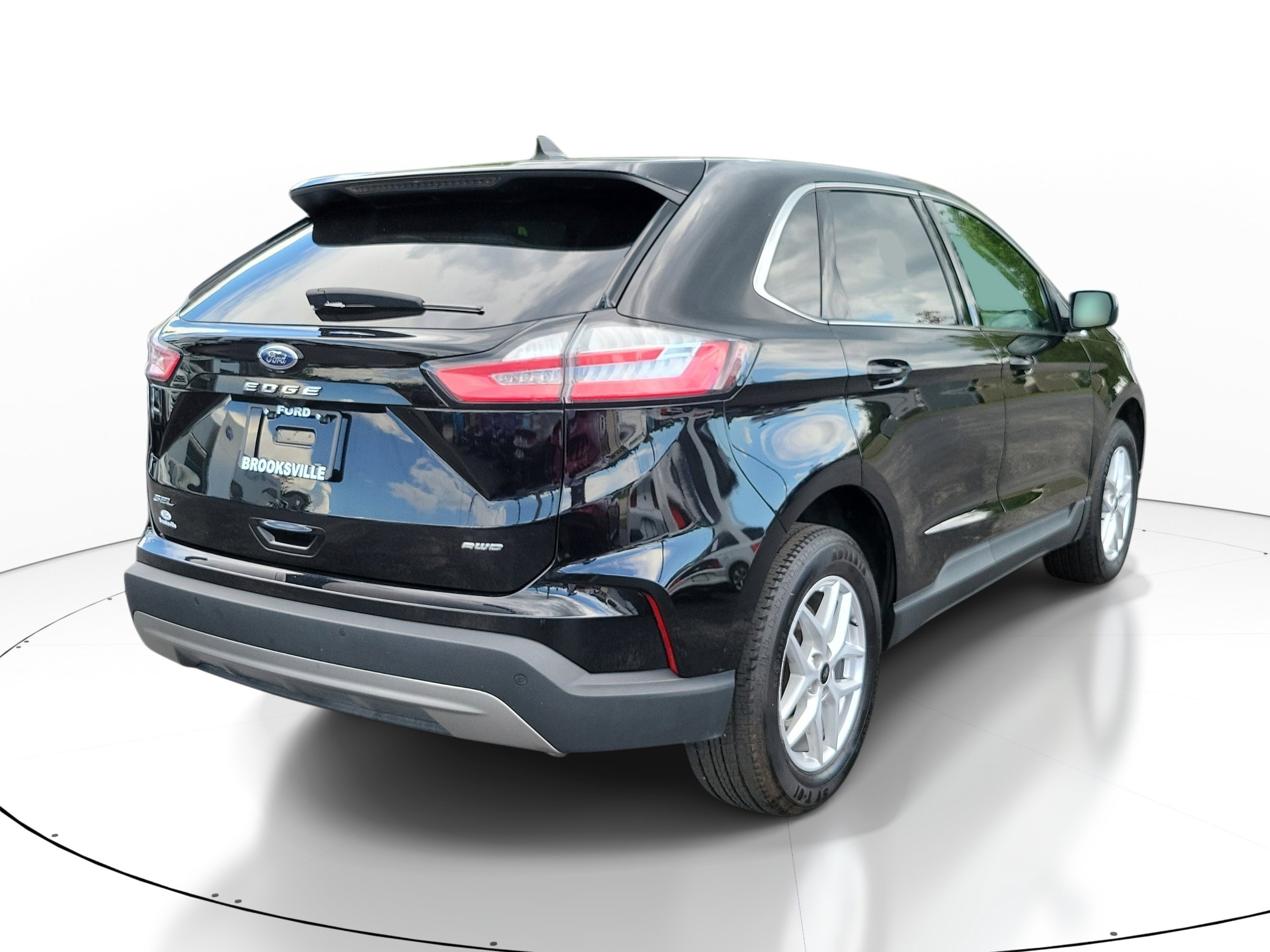 Used 2024 Agate Black Metallic Ford SEL image 10