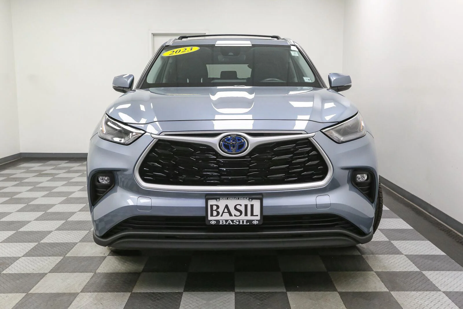 Used 2023 Moon Dust Toyota XLE image 3