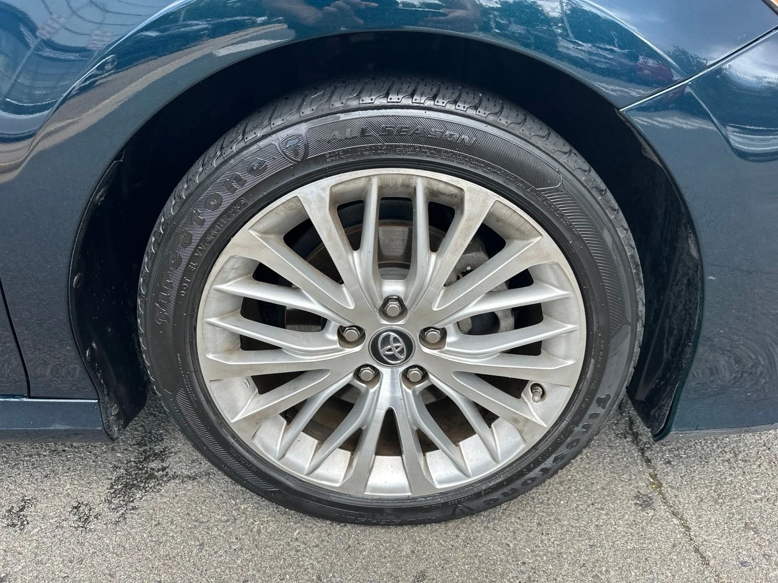 Used 2018 Blue Toyota XLE image 25