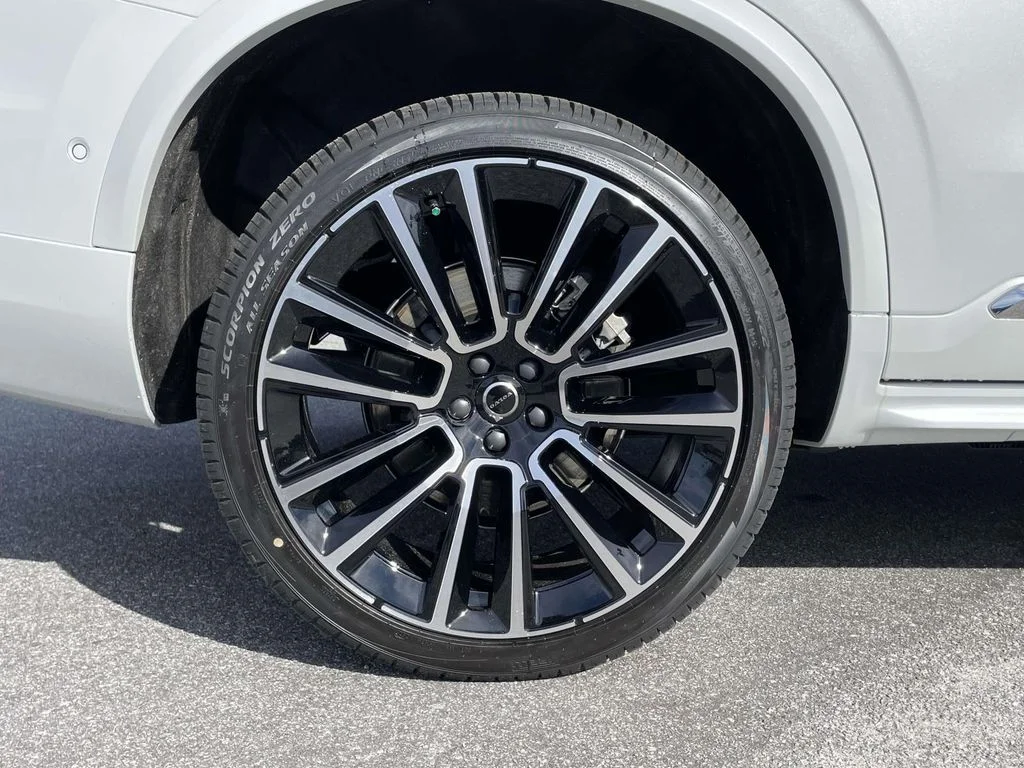 New 2026 Crystal White Volvo Plus image 31