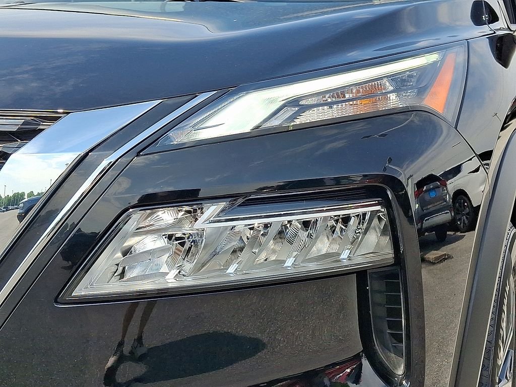 Used 2023 Black Nissan SV image 10