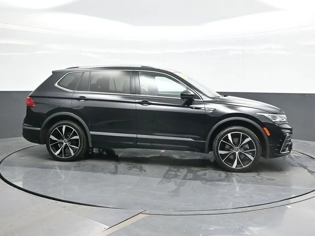Used 2022 Black Volkswagen 2.0T SEL R-Line image 8