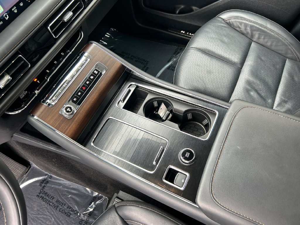 Used 2025 Black Lincoln Reserve image 21