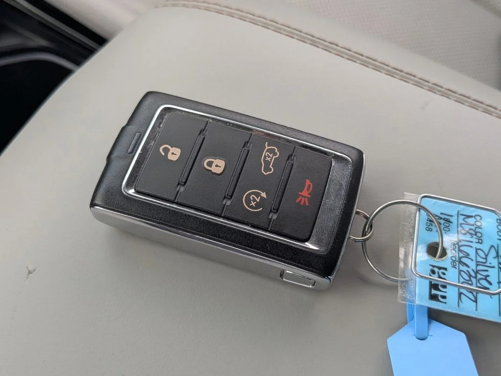 Used 2021 Silver Jeep Overland image 31