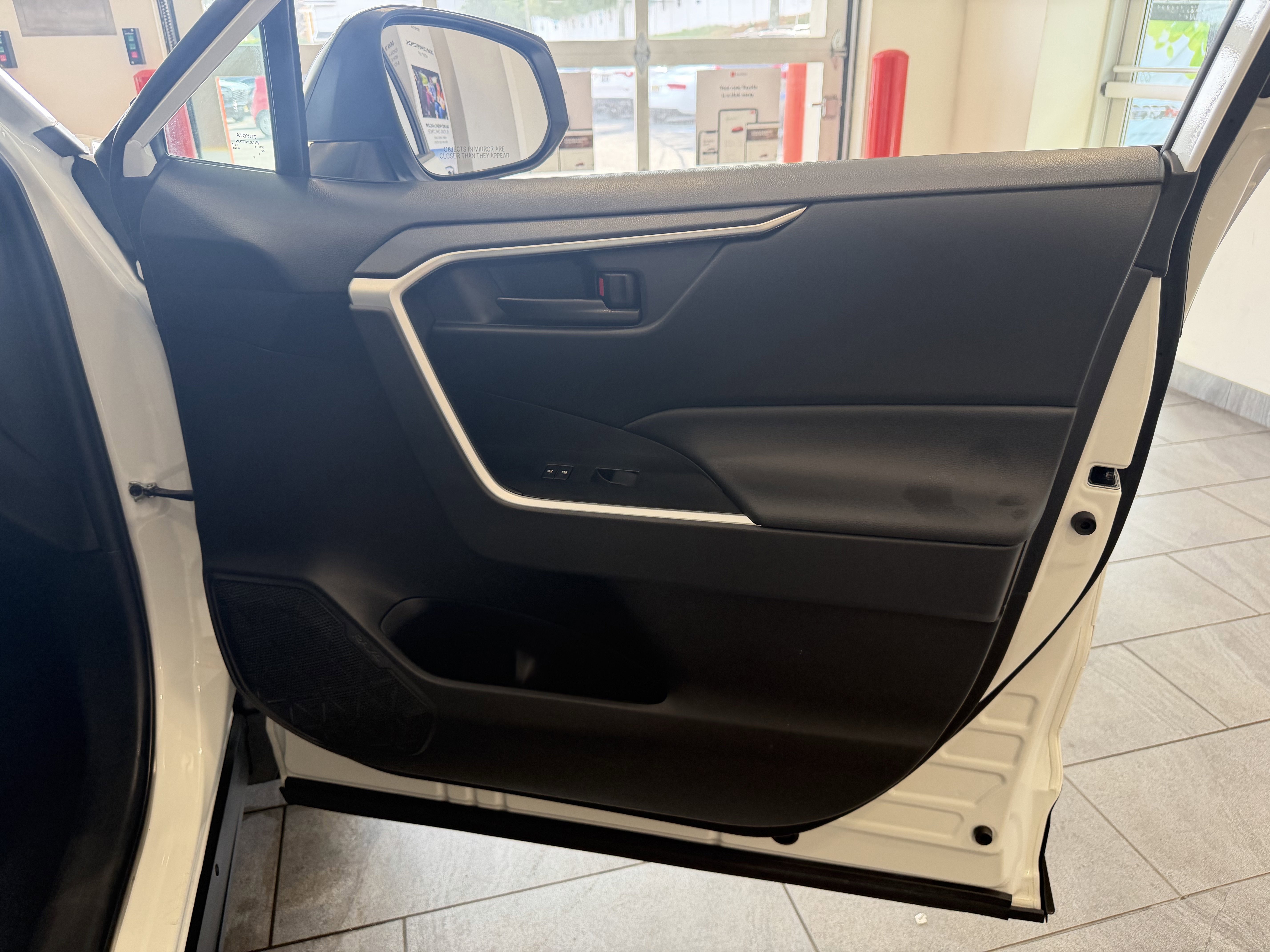 Used 2023 ICE CAP Toyota LE image 32