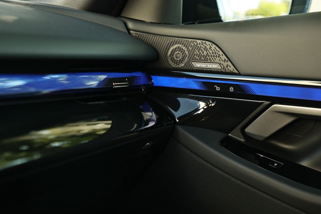2027 BMW 5 Series 530i - Photo 40