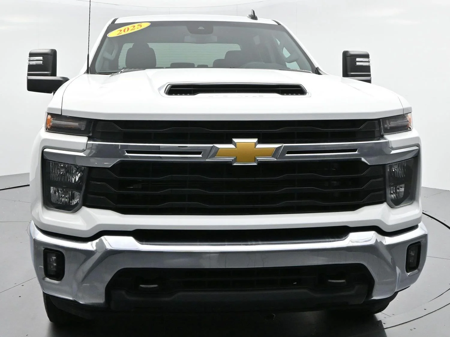 Used 2025 Summit White Chevrolet LT image 2