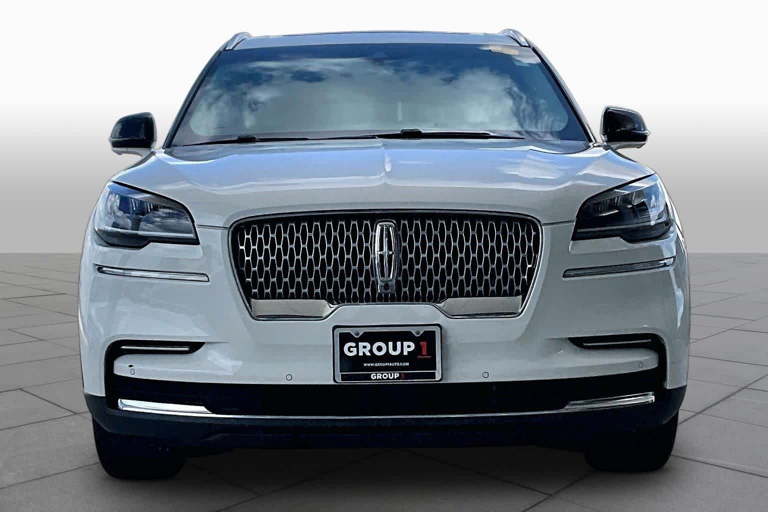 Used 2023 Pristine White Metallic Tri-Coat Lincoln Reserve image 4