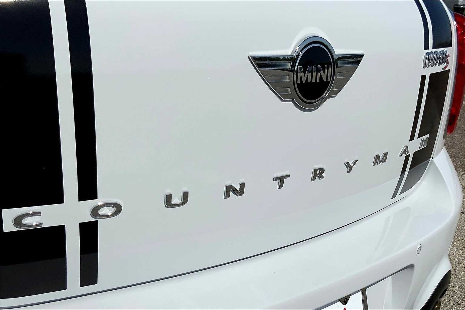 Used 2016 Light White MINI S image 10