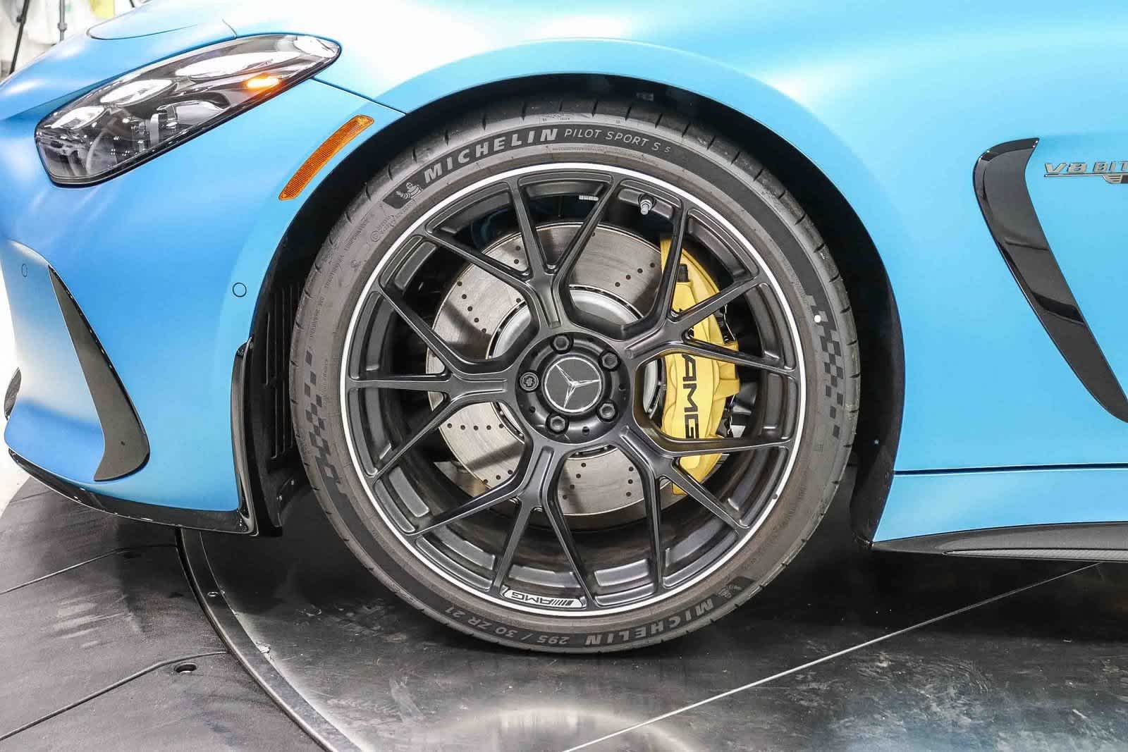 New 2026 MANUFAKTUR Hyper Blue Magno Mercedes-Benz AMG® GT 55 image 9