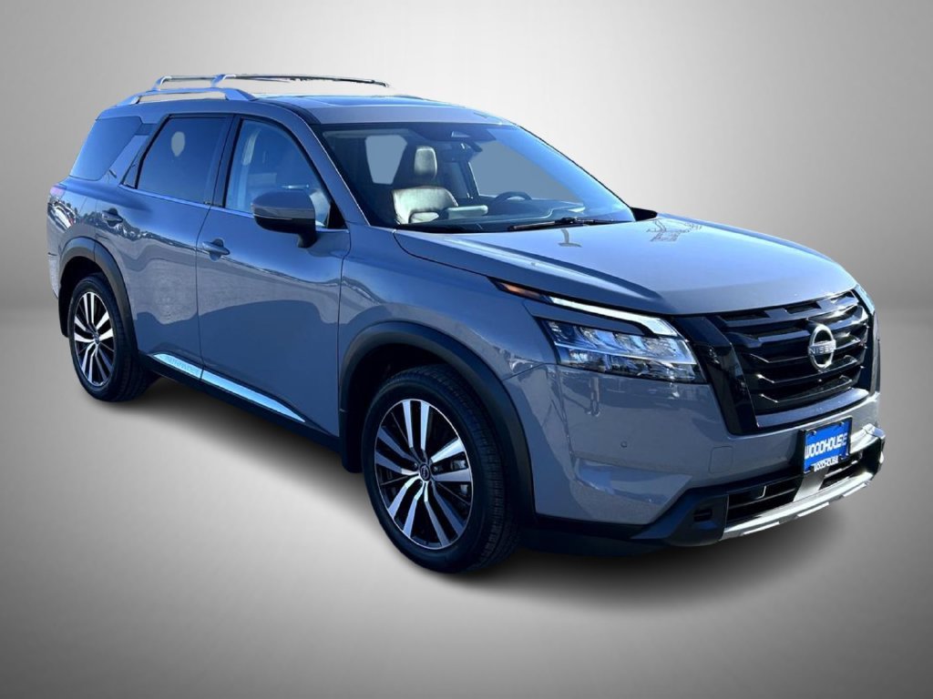 Used 2024 Gray Nissan Platinum image 3