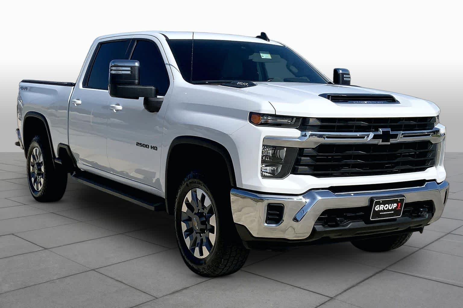Used 2024 Summit White Chevrolet LT image 3