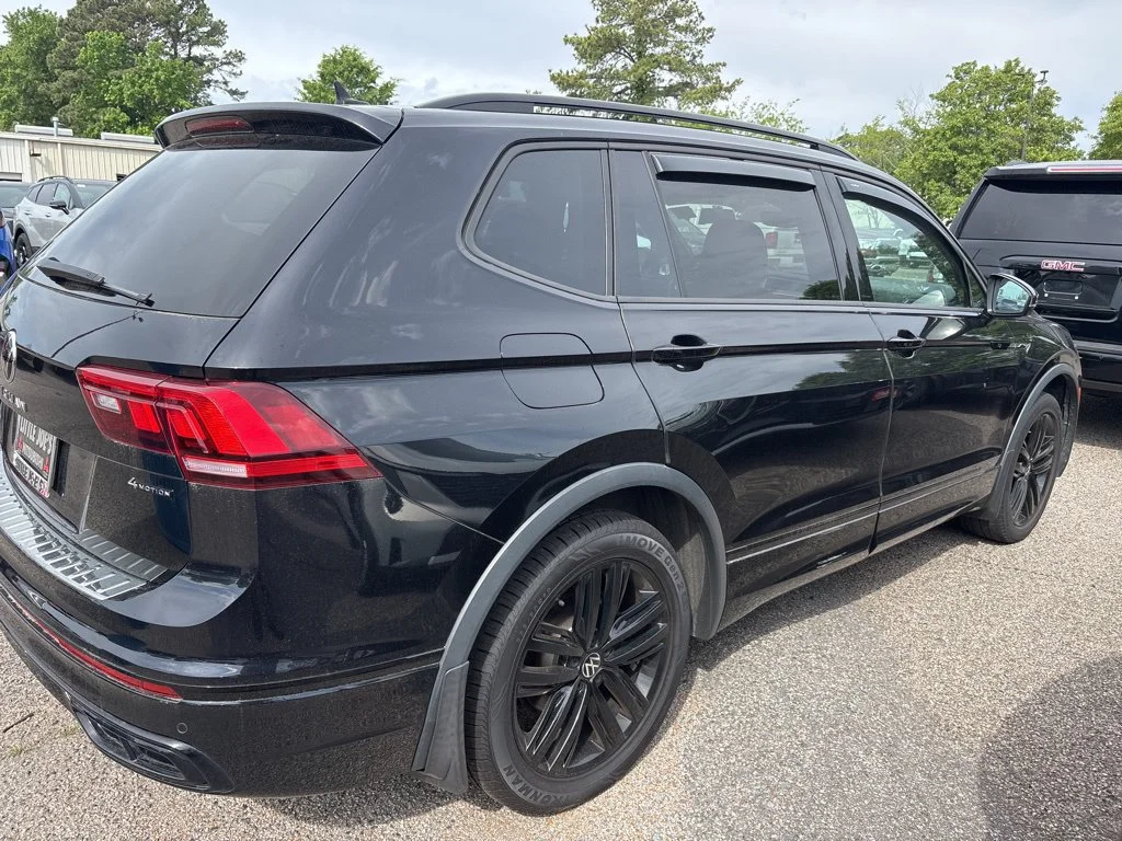 Used 2022 Black Volkswagen 2.0T SE R-Line Black image 6