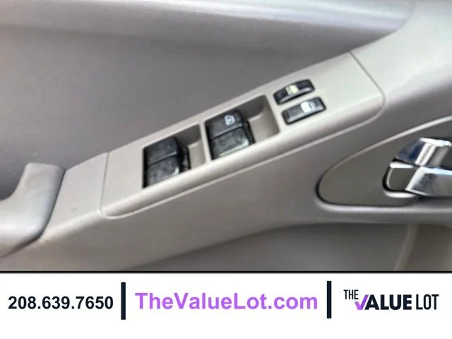 Used 2006 White Nissan SE image 17