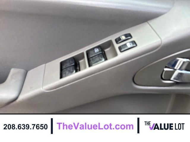 Used 2006 White Nissan SE image 17