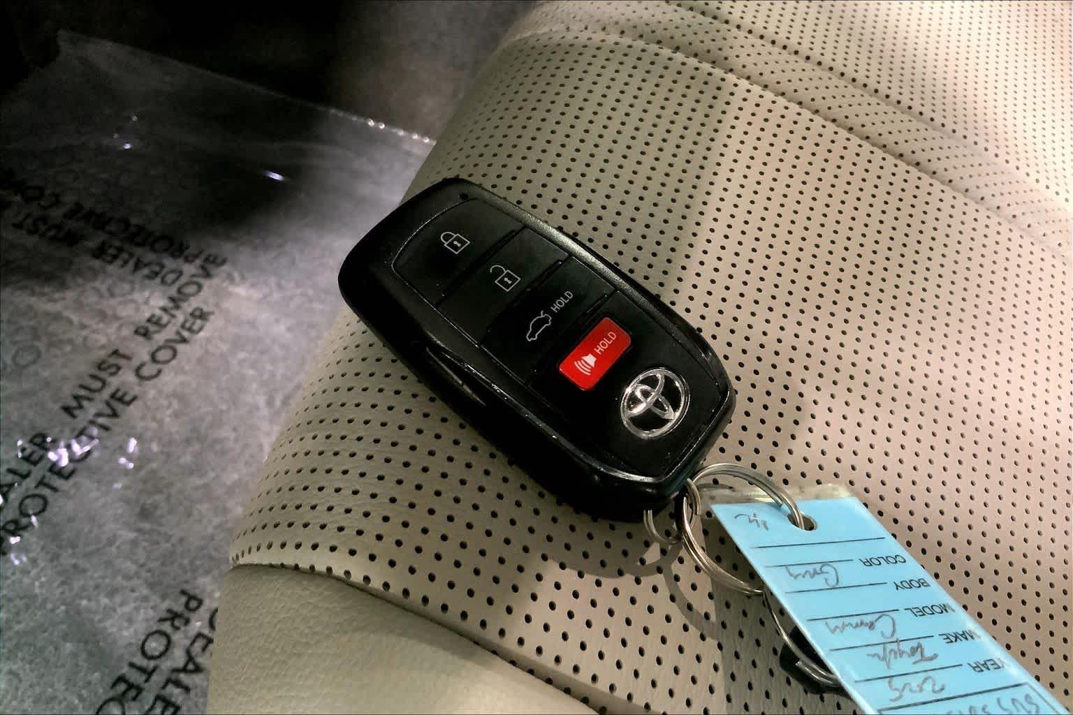 2025 Toyota Camry XLE - Photo 15